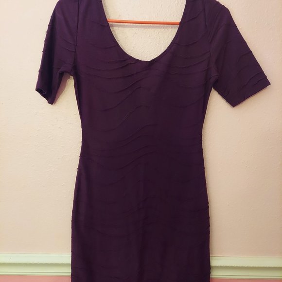 Xhilaration Wave Texture Pattern Bodycon Dress - ASO Lydia Martin - Picture 3 of 7